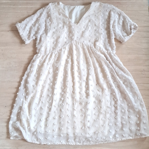 Elegant White Mini Dress - Picture 9 of 9